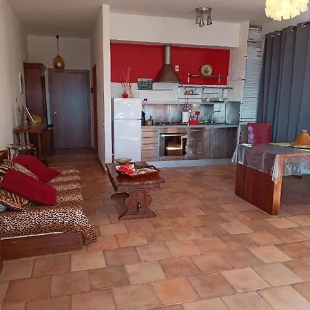 Ampio Monolocale Con Balcone Fronte Mare *