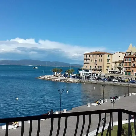 Ampio Monolocale Con Balcone Fronte Mare